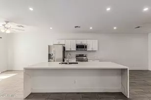 2640 E Beverly Ln E, Phoenix, AZ 85032 - Photo 10