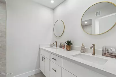 6629 N Majorca Way E, Phoenix, AZ 85016 - Photo 20