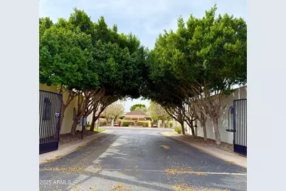 2637 E Beekman Place, Phoenix, AZ 85016 - Photo 1