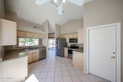 6926 S Oakmont Drive, Chandler, AZ 85249 - Photo 2