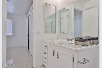 303 E South Mountain Avenue #100, Phoenix, AZ 85042 - Photo 14