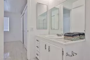 303 E South Mountain Ave, Phoenix, AZ 85042 - Photo 14