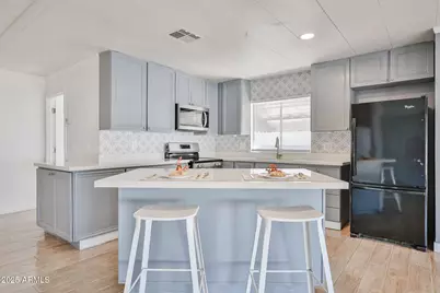 303 E South Mountain Avenue #100, Phoenix, AZ 85042 - Photo 2