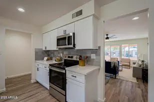 4946 E Lake Point Cir, Phoenix, AZ 85044 - Photo 2