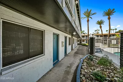 3025 N 32nd Street #21, Phoenix, AZ 85018 - Photo 2