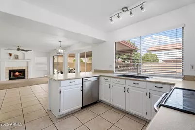 11406 W Crimson Lane, Avondale, AZ 85392 - Photo 8