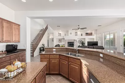 246 E Frances Lane, Gilbert, AZ 85295 - Photo 4