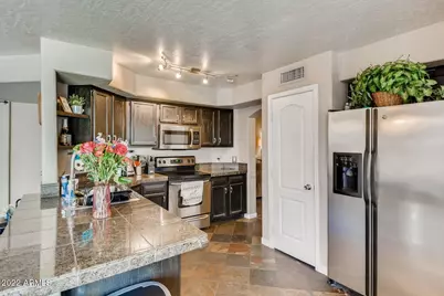 689 S Dodge Street, Gilbert, AZ 85233 - Photo 4