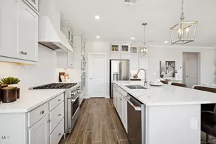 8048 W Griswold Rd, Peoria, AZ 85345 - Photo 4