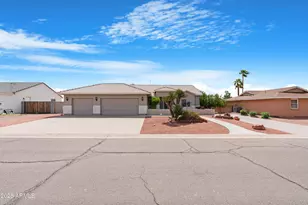 8557 W Royal Blackheath Dr, Arizona City, AZ 85123 - Photo 2