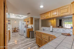 1942 W Kristal Way, Phoenix, AZ 85027 - Photo 10