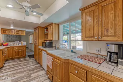 1942 W Kristal Way, Phoenix, AZ 85027 - Photo 8