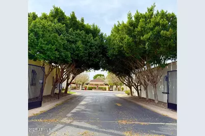 2631 E Beekman Place, Phoenix, AZ 85016 - Photo 1