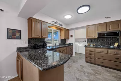 10019 W Shasta Drive, Sun City, AZ 85351 - Photo 6