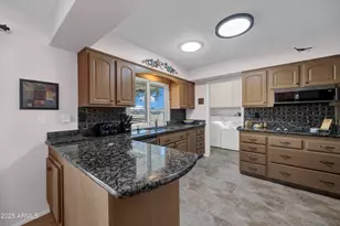 10019 W Shasta Dr, Sun City, AZ 85351 - Photo 6