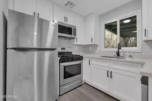 3110 N 39th St, Phoenix, AZ 85018 - Photo 8