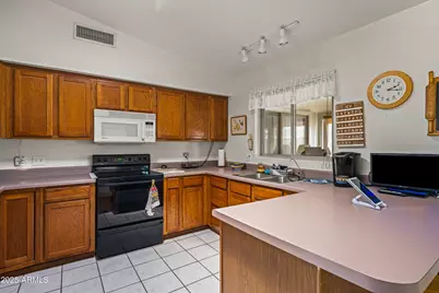 10507 W Buena Vista Drive, Arizona City, AZ 85123 - Photo 10