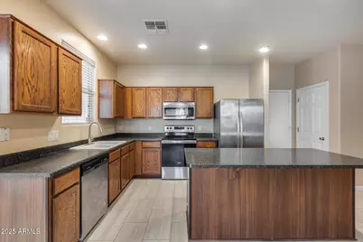 9 N 87th Lane N, Tolleson, AZ 85353 - Photo 4