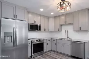 10608 W Edgewood Dr, Sun City, AZ 85351 - Photo 14