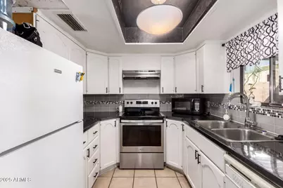 7143 N 63rd Drive, Glendale, AZ 85301 - Photo 2