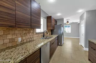 846 E Ocotillo Rd, Phoenix, AZ 85014 - Photo 10
