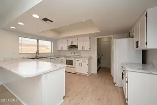 7301 W Canterbury Dr, Peoria, AZ 85345 - Photo 6