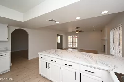 7301 W Canterbury Drive, Peoria, AZ 85345 - Photo 10