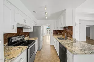 6640 N Chatelaine Pl, Phoenix, AZ 85014 - Photo 1