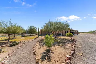 23315 W Staghorn Ln, Congress, AZ 85332 - Photo 2