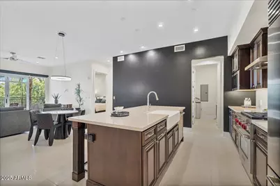 6166 N Scottsdale Road #B2001, Paradise Valley, AZ 85253 - Photo 2