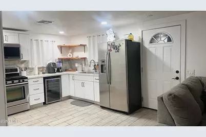 326 N 39th Drive N, Phoenix, AZ 85009 - Photo 2