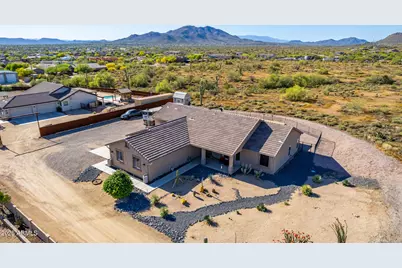 39730 N New River Road, Phoenix, AZ 85086 - Photo 32