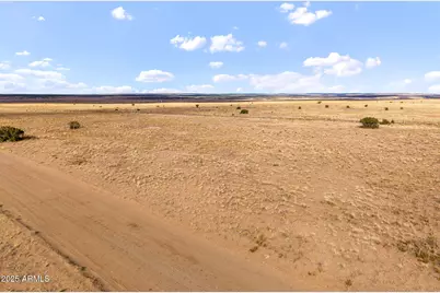 1 N 6121 -- #B, Saint Johns, AZ 85936 - Photo 2