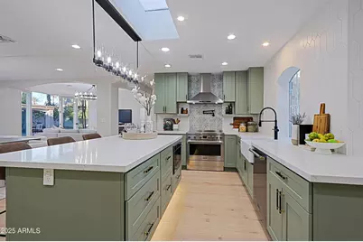 18 W Kaler Drive, Phoenix, AZ 85021 - Photo 8