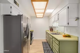 13637 N Del Webb Blvd, Sun City, AZ 85351 - Photo 12