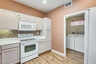 21759 N Verde Ridge Dr, Sun City West, AZ 85375 - Photo 10