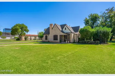 15 W Medlock Drive, Phoenix, AZ 85013 - Photo 1