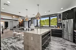 8614 E Berridge Ln, Scottsdale, AZ 85250 - Photo 16