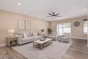 9870 W Comstock Ct, Sun City, AZ 85373 - Photo 10