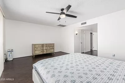 9870 W Comstock Court, Sun City, AZ 85373 - Photo 32