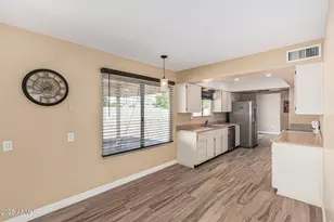 9870 W Comstock Ct, Sun City, AZ 85373 - Photo 14