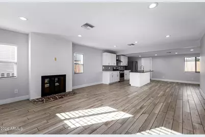 810 E Amelia Avenue, Phoenix, AZ 85014 - Photo 2
