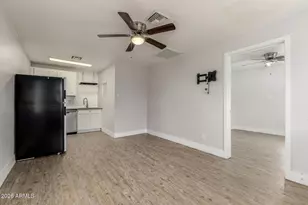 810 E Amelia Ave, Phoenix, AZ 85014 - Photo 22