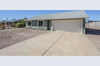 678 S Silver Drive, Apache Junction, AZ 85120 - Photo 1