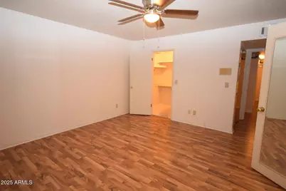 3926 E Laurel Lane, Phoenix, AZ 85028 - Photo 8