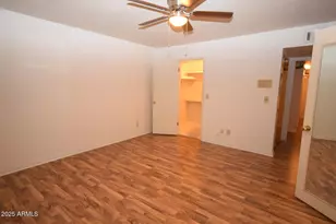 3926 E Laurel Ln, Phoenix, AZ 85028 - Photo 8