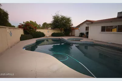 3926 E Laurel Lane, Phoenix, AZ 85028 - Photo 4