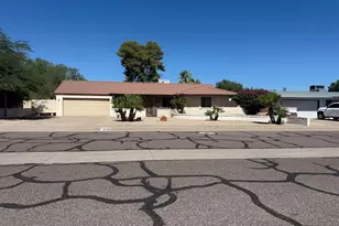 3926 E Laurel Ln, Phoenix, AZ 85028 - Photo 1