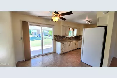 13606 N Redwood Drive, Sun City, AZ 85351 - Photo 14