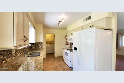 13606 N Redwood Drive, Sun City, AZ 85351 - Photo 10